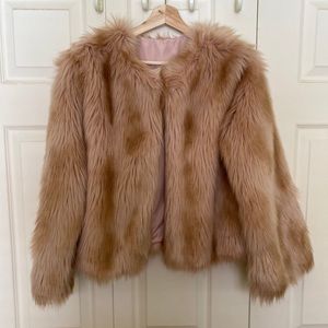 Faux fur coat 💫
